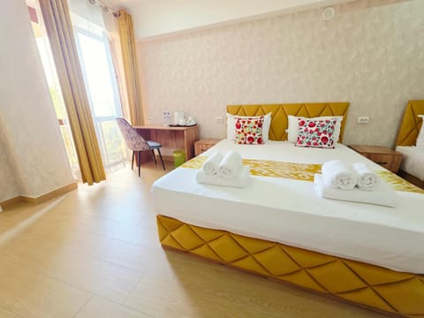 Bed, Living room, Photo of the whole room, Seating area, Bedroom, towels