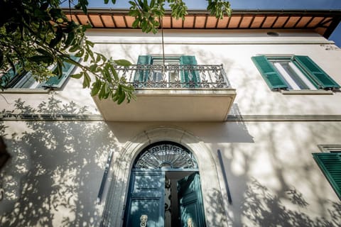 Facade/entrance, Balcony/Terrace
