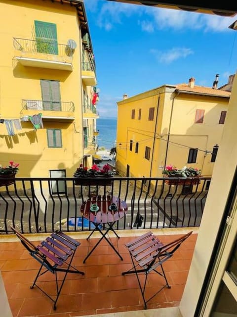 Day, View (from property/room), Balcony/Terrace, City view