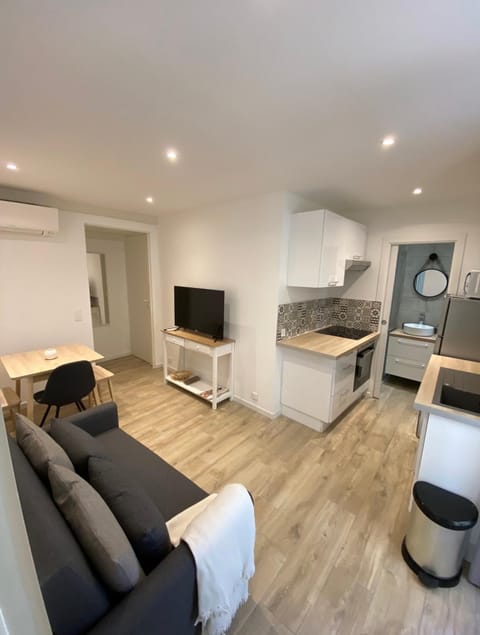 Le Coeur du Port de Golfe Juan - Parking - Clim - Wifi Apartment in Antibes