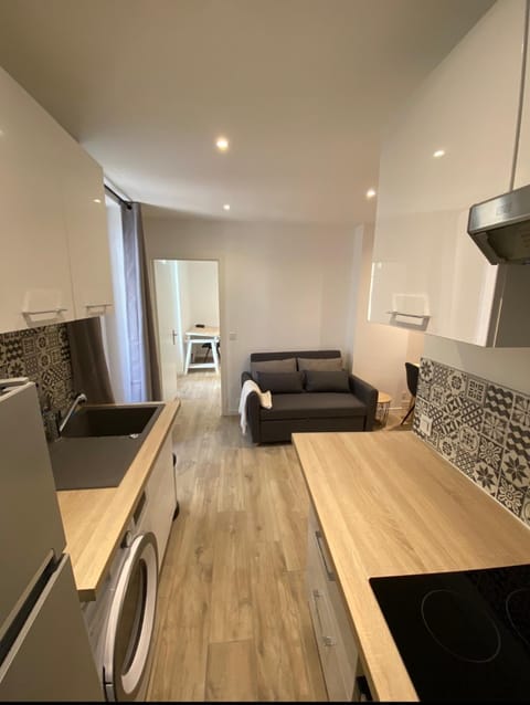 Le Coeur du Port de Golfe Juan - Parking - Clim - Wifi Apartment in Antibes