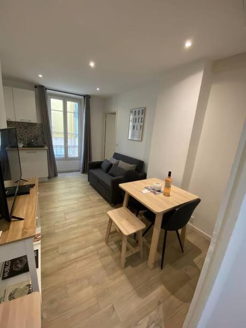 Le Coeur du Port de Golfe Juan - Parking - Clim - Wifi Apartment in Antibes