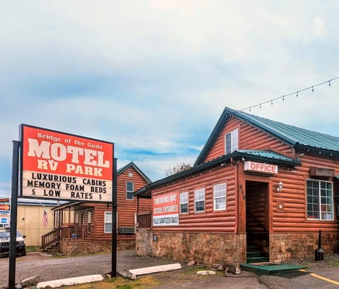 Bridge of The Gods Motel, Cabins & RV Park Cabin in Washington