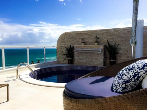 Balcony/Terrace, Sea view, Swimming pool, sunbed