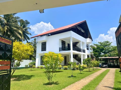 Property building, Day, Garden, Garden view