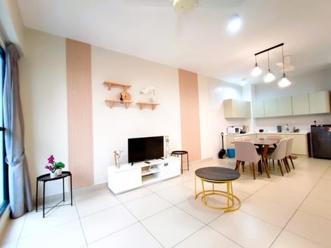 TV and multimedia, Kitchen or kitchenette, Living room, Seating area, Dining area
