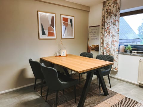 Dining area, kitchen