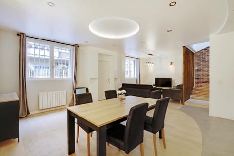 TV and multimedia, Living room, Seating area, Dining area