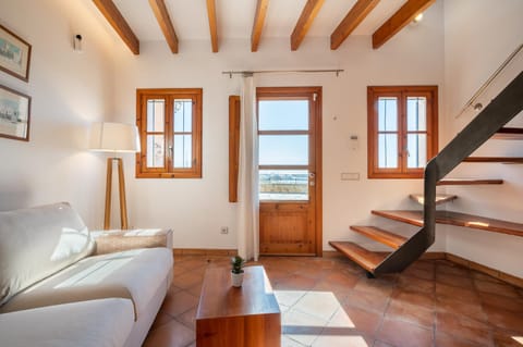 Communal lounge/ TV room, Living room, Sea view