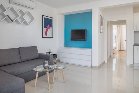 Communal lounge/ TV room, Living room, Seating area