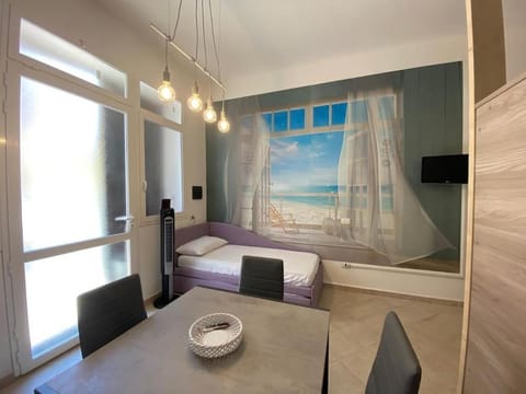 Bed, TV and multimedia, Living room, Seating area, Dining area