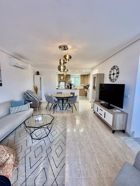 TV and multimedia, Seating area, Dining area, air conditioner
