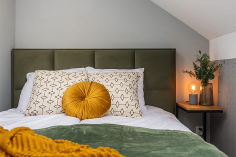 Bed, Photo of the whole room, Decorative detail