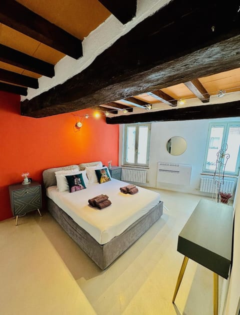 Bed, Bedroom, furniture, wardrobe, air conditioner, air conditioner