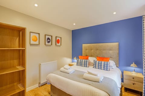 Bed, Bedroom, towels, wardrobe