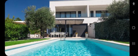 Garden, Swimming pool, Swimming pool