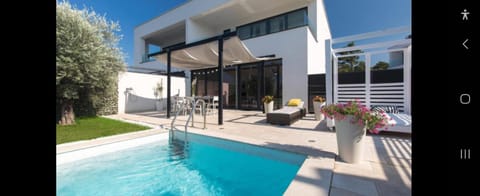Balcony/Terrace, Swimming pool