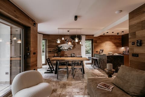 Kitchen or kitchenette, Living room, Seating area, Dining area