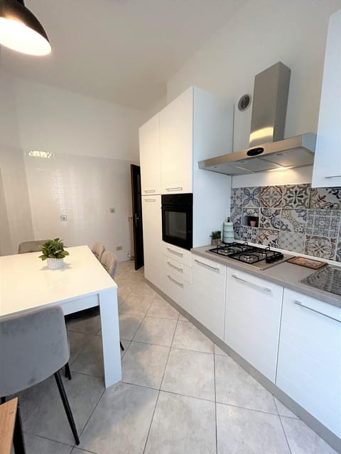 Kitchen or kitchenette, Dining area, pet friendly, stove