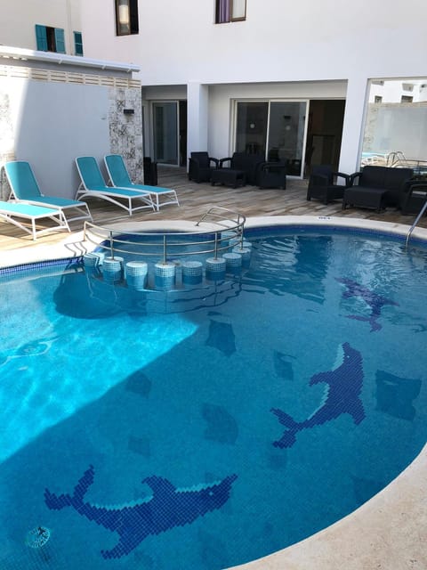 Swimming pool