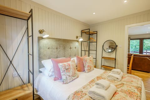 Bed, Bedroom, towels, wardrobe