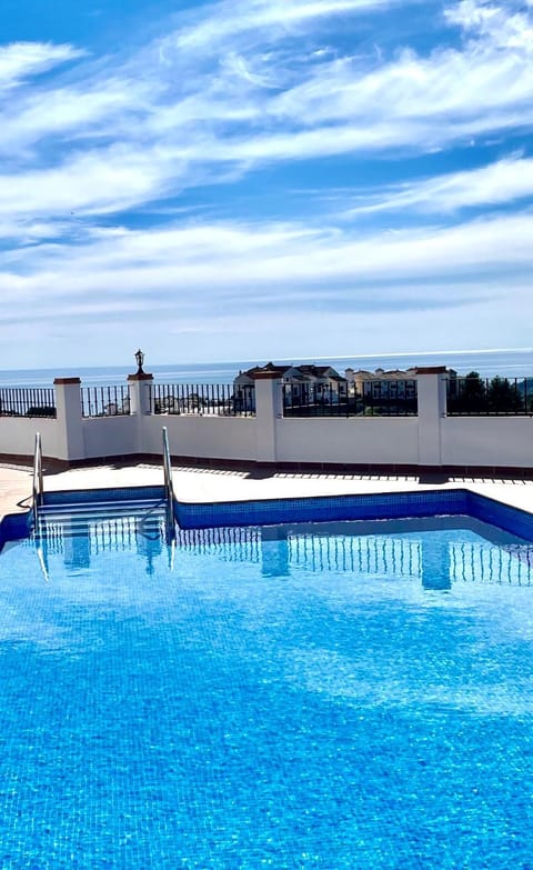 Balcony/Terrace, Swimming pool