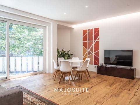 TV and multimedia, Living room, Dining area