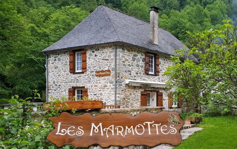 Property building, Patio, Garden, Garden view
