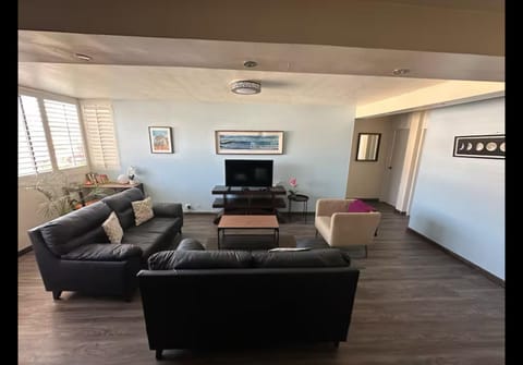Communal lounge/ TV room, TV and multimedia, Living room, Seating area