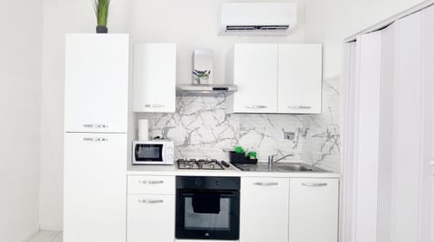 Kitchen or kitchenette, minibar, pet friendly, stove