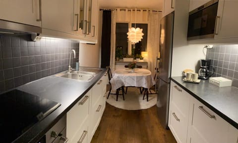 Kitchen or kitchenette, Dining area, minibar, pet friendly, stove