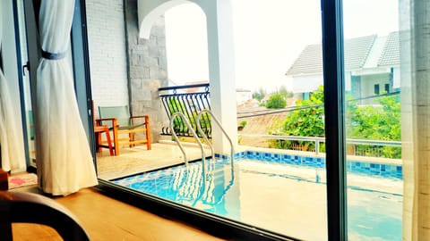 Patio, Swimming pool