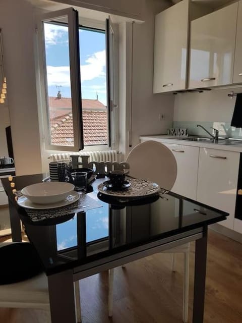Kitchen or kitchenette, Dining area, dishwasher, minibar, pet friendly, stove