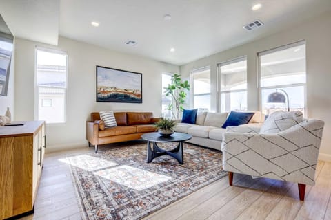 Washington Home with Mtn Views, Near Hiking! House in Washington