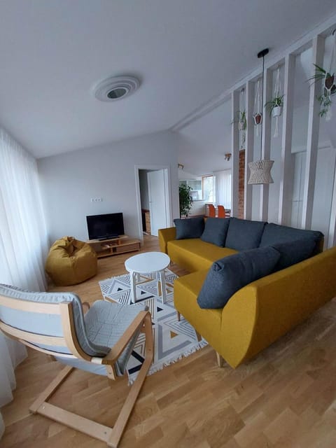 TV and multimedia, Seating area