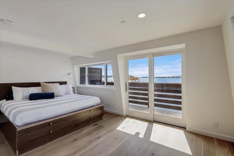 Floating Condos of Commodore 11 Apartment in San Francisco