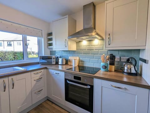 Parkview Cottage - Lovely home with cosy fireplace House in Carnoustie