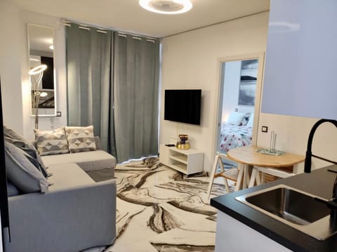 Communal lounge/ TV room, TV and multimedia, air conditioner