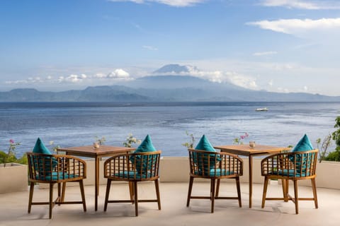 Restaurant/places to eat, Beach