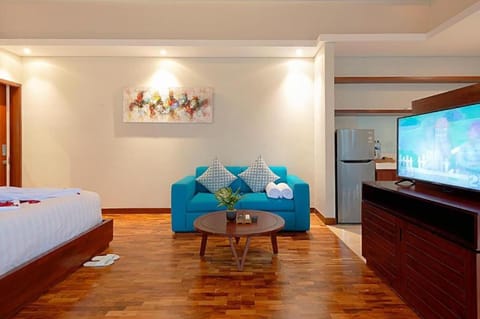 Communal lounge/ TV room, TV and multimedia, Seating area