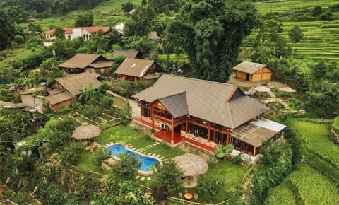 Property building, Natural landscape, Bird's eye view, Garden, Garden view, Pool view, Swimming pool