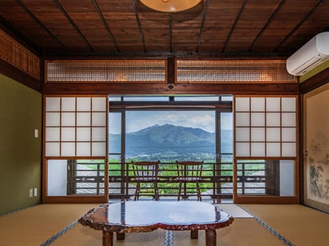 View (from property/room), Decorative detail, Mountain view, Area and facilities