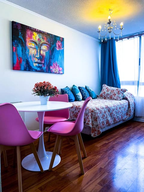 Photo of the whole room, Decorative detail, Dining area