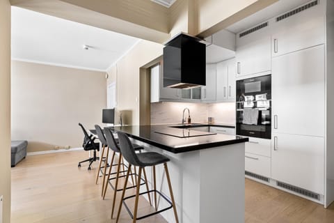 Dining area, kitchen