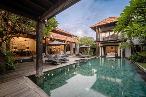 Swimming pool, sunbed