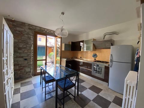 Kitchen or kitchenette, Dining area, dishwasher, pet friendly, stove