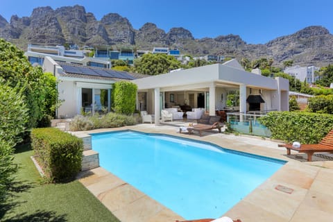 Camps Bay Sunsets - Villa with magnificent views Villa in Camps Bay