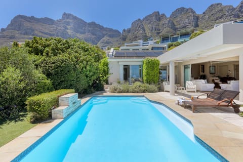 Camps Bay Sunsets - Villa with magnificent views Villa in Camps Bay