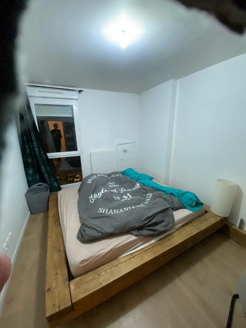Super chambre avec salle de bain Vacation rental in Île-de-France