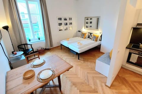Bed, Kitchen or kitchenette, Living room, Photo of the whole room, Seating area, Dining area, Bedroom, hair dresser